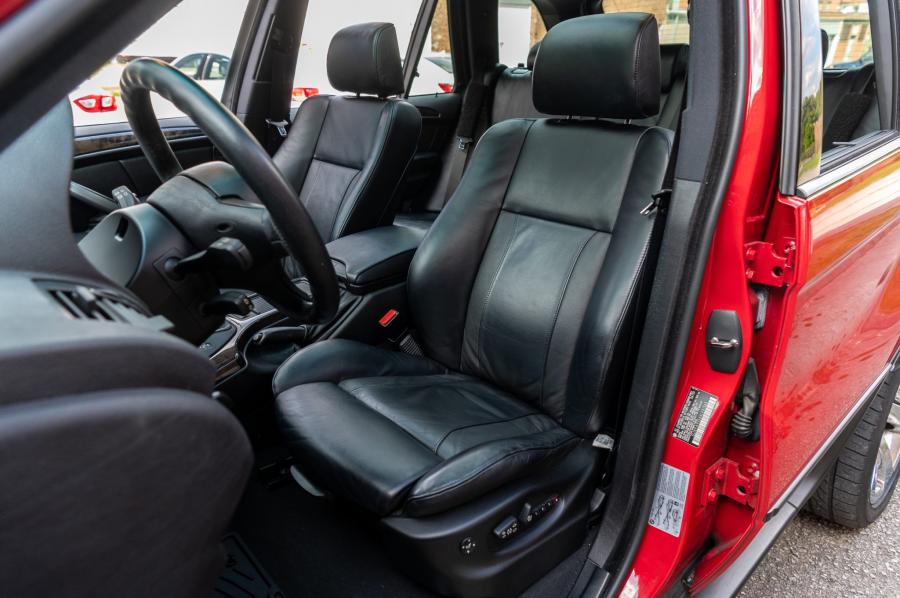 Интерьер BMW X5 4.8is (E53) 2004 года  (NA) (фото 44 из 104)